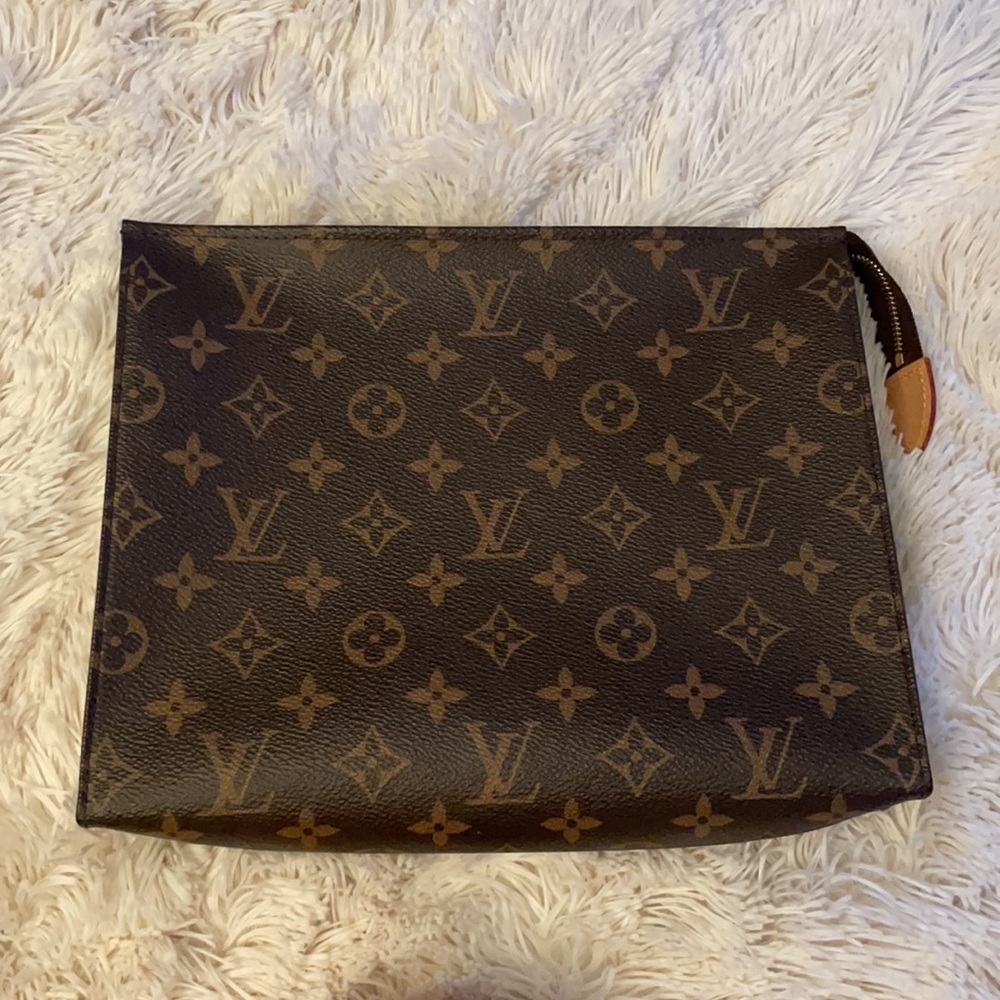 ✨SOLD ✨Louis Vuitton Monogram toiletry 26 pouch case